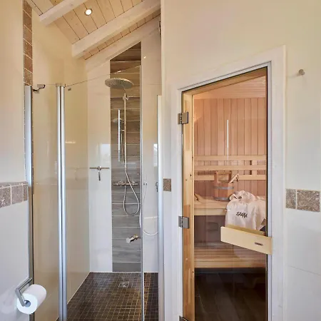 Holiday home Luxuswellnesshaus Seeigel