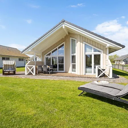 Holiday home Luxuswellnesshaus Seeigel