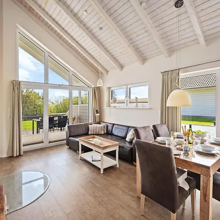 Holiday home Luxuswellnesshaus Seeigel Bliesdorf