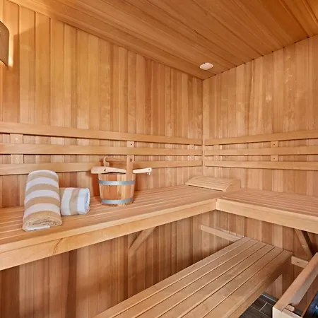 Holiday home Luxuswellnesshaus Seeigel Bliesdorf